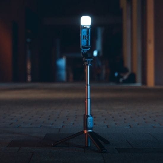 6 IN 1 WIRELESS BLUETOOTH SELFIE STICK 6 IN 1 WIRELESS BLUETOOTH SELFIE STICK