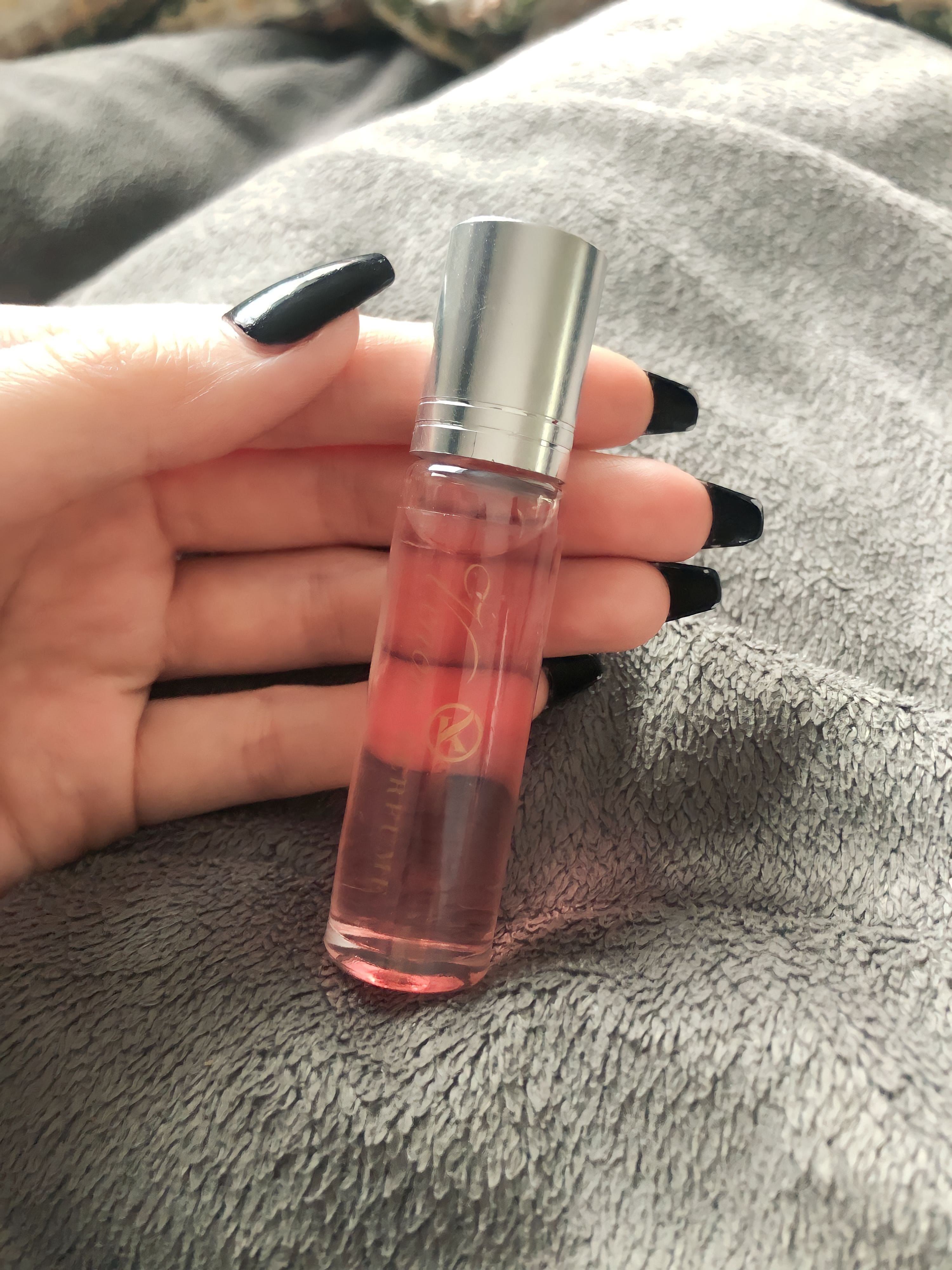 Pheromone Perfume For Women And Men Roll On Natural Perfume Oil (Buy 1 Get 1 Free) Pheromone Perfume Roll On Oil (Buy 1 Get 1 Free)