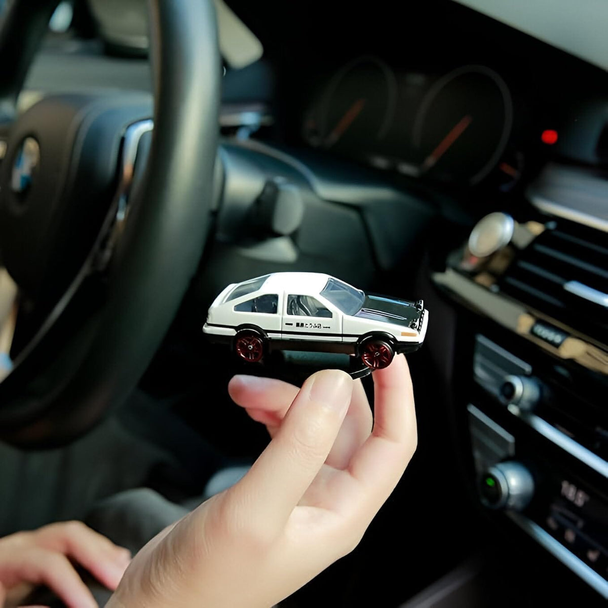 Self-Adhesive Dashboard Drifting Car Model Self-Adhesive Dashboard Drifting Car Model